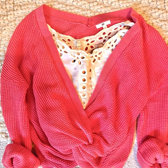 Front knot sexy salmon color sweater - Picture 3 of 5